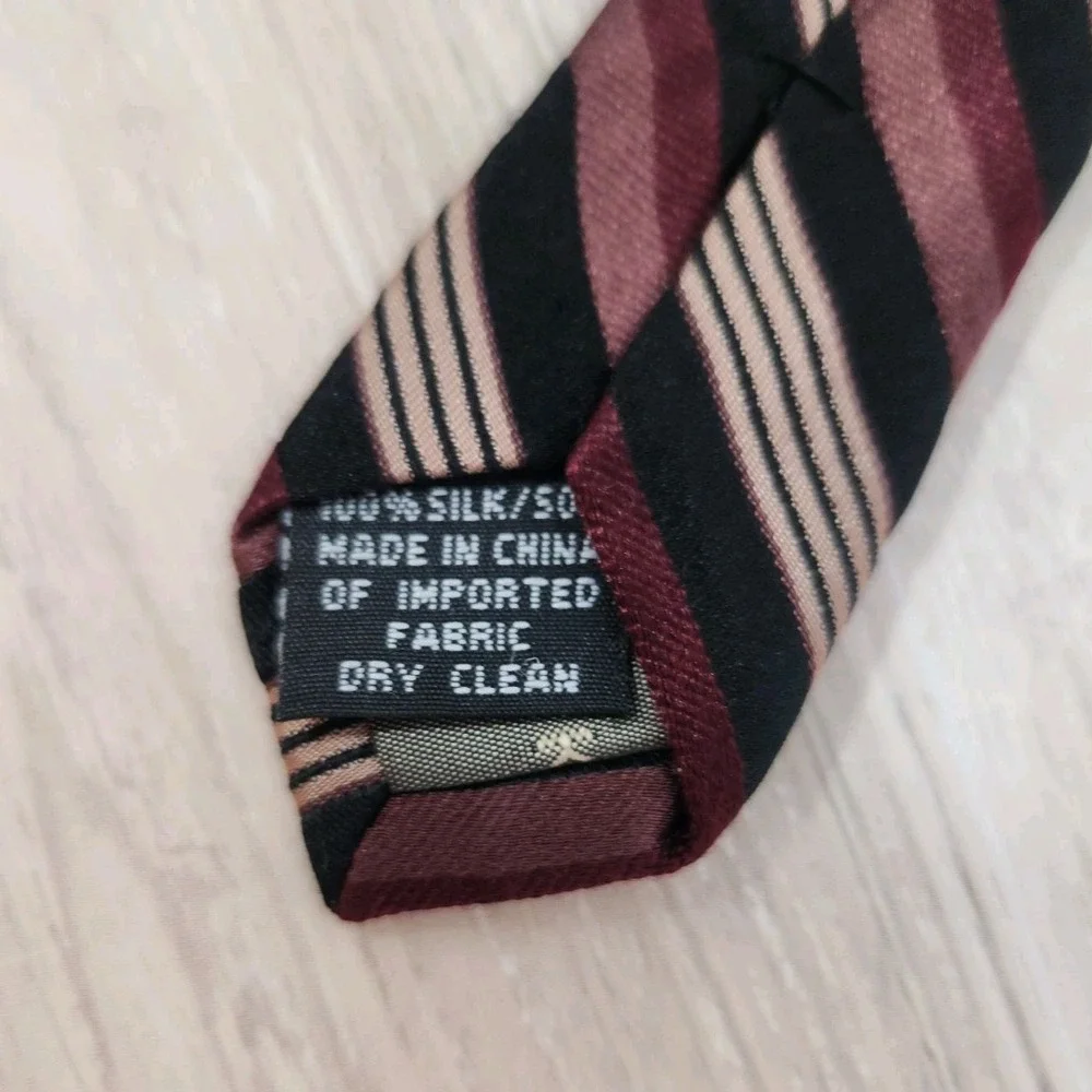 Calvin Klein Mens Tie Burgundy And Black Striped 100%‎ Silk 60